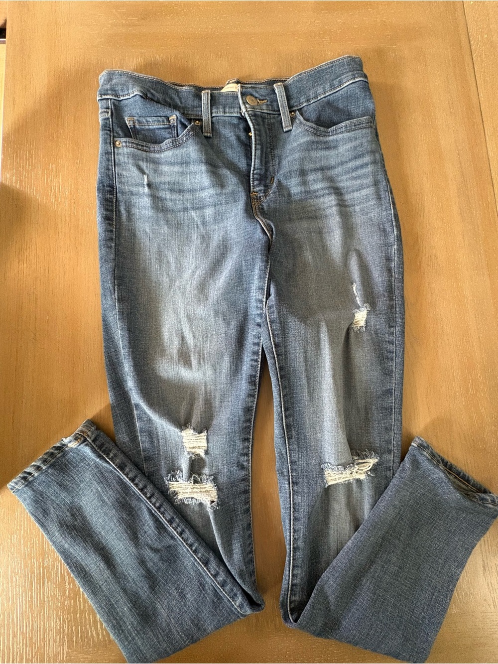 Levi's Women's Light-Mid Blue Skinny Distressed Jeans